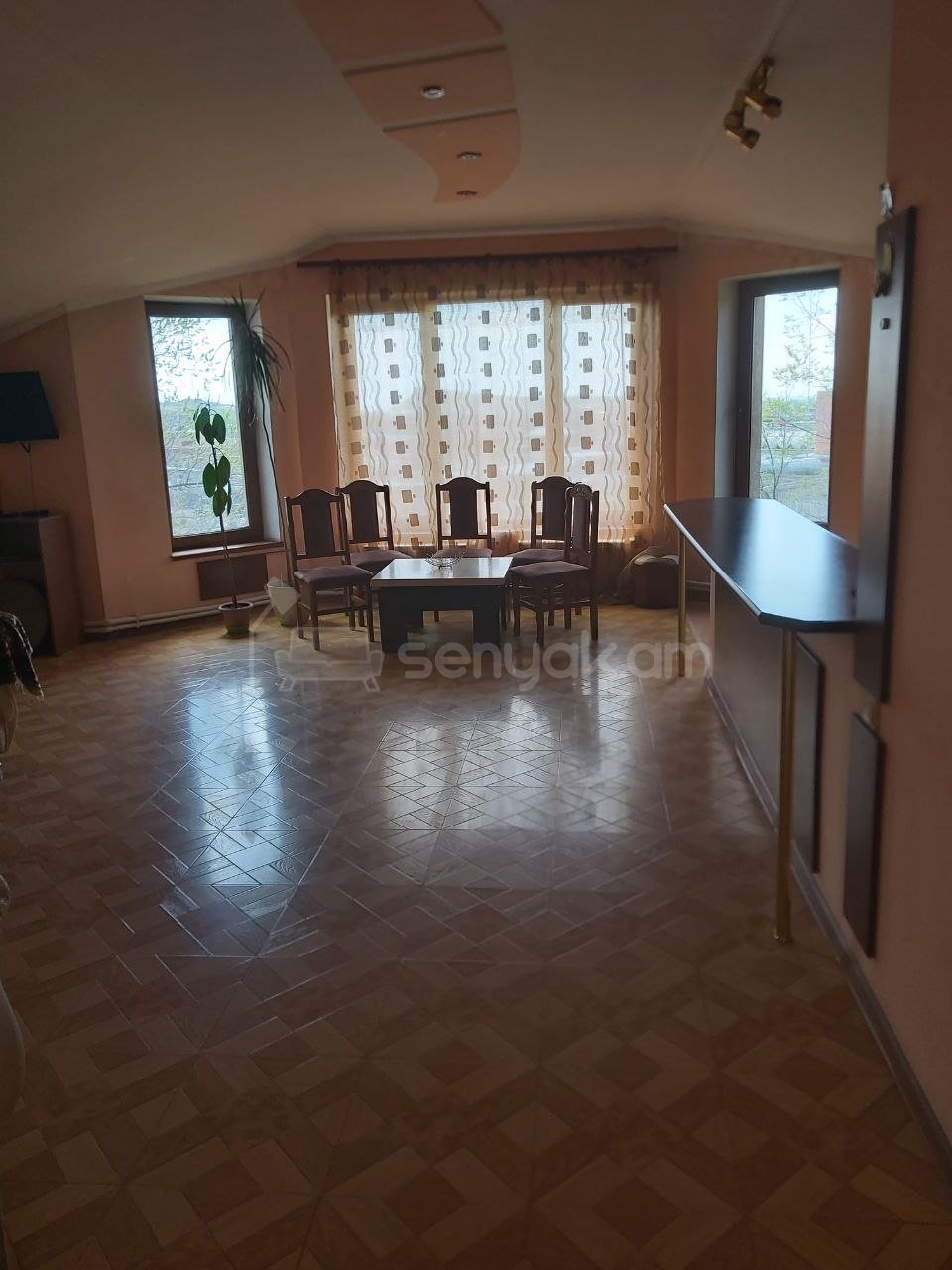 8 Սենյականոց Բնակարան Նորակառույցում, 100քմ, 1/3 հարկ, Կապիտալ Վերանորոգված