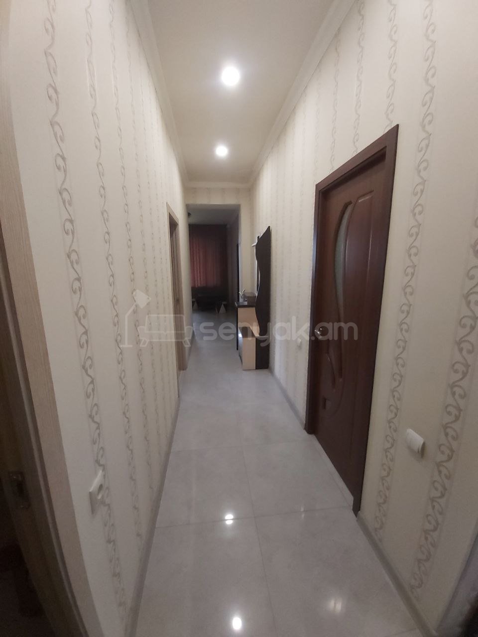 8 Սենյականոց Բնակարան Նորակառույցում, 100քմ, 1/3 հարկ, Կապիտալ Վերանորոգված