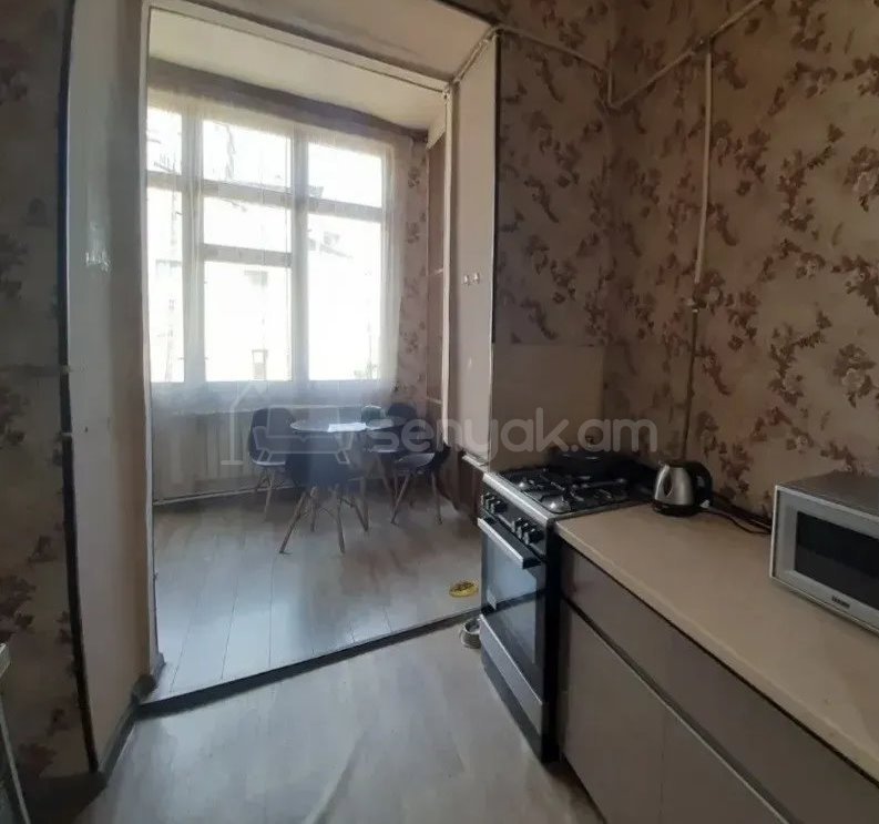 3 Սենյականոց Բնակարան Քարե Շենքում, 71քմ, 4/4 հարկ, Կոսմետիկ Վերանորոգված
