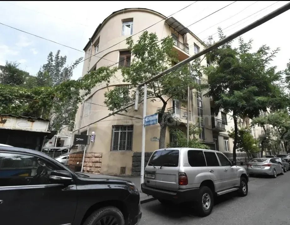 3 Սենյականոց Բնակարան Քարե Շենքում, 71քմ, 4/4 հարկ, Կոսմետիկ Վերանորոգված