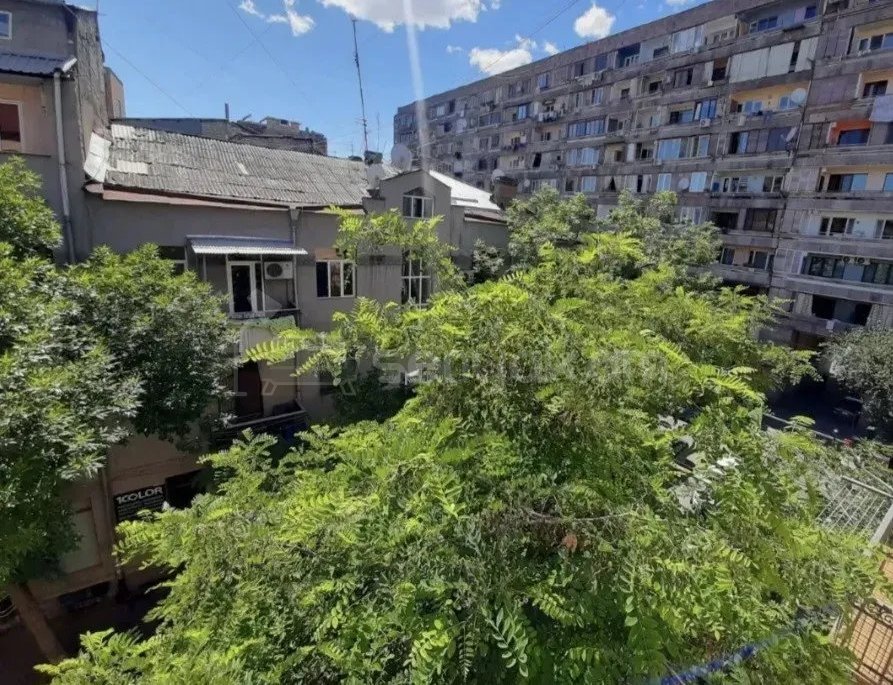 3 Սենյականոց Բնակարան Քարե Շենքում, 71քմ, 4/4 հարկ, Կոսմետիկ Վերանորոգված