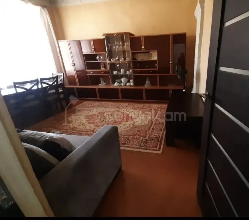 3 Սենյականոց Բնակարան Քարե Շենքում, 71քմ, 4/4 հարկ, Կոսմետիկ Վերանորոգված