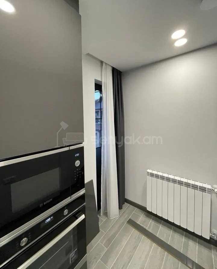 2 Սենյականոց Բնակարան Քարե Շենքում, 60քմ, 5/6 հարկ, Կապիտալ Վերանորոգված