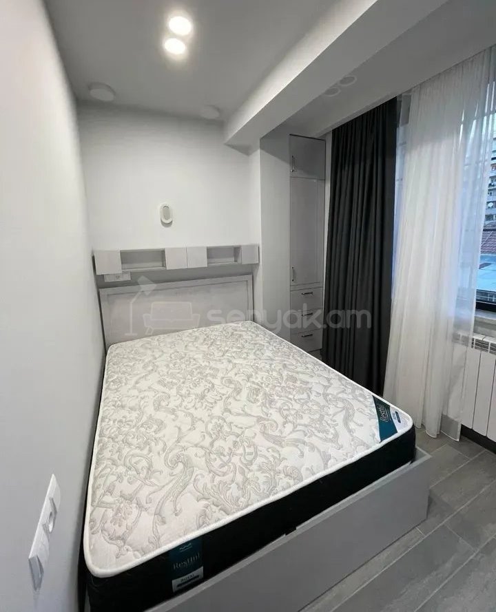 2 Սենյականոց Բնակարան Քարե Շենքում, 60քմ, 5/6 հարկ, Կապիտալ Վերանորոգված