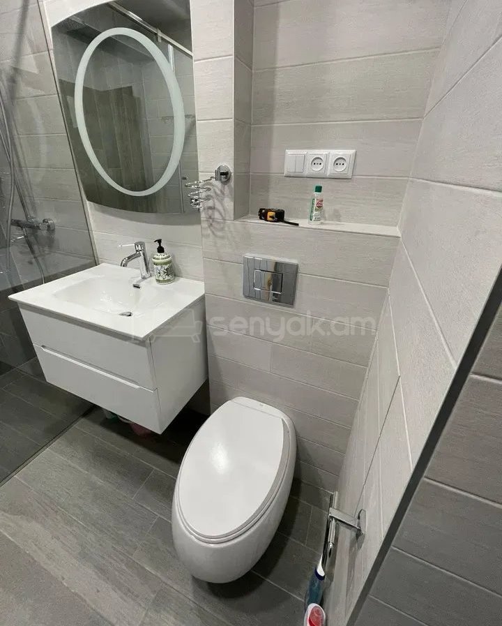 2 Սենյականոց Բնակարան Քարե Շենքում, 60քմ, 5/6 հարկ, Կապիտալ Վերանորոգված