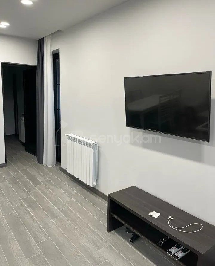 2 Սենյականոց Բնակարան Քարե Շենքում, 60քմ, 5/6 հարկ, Կապիտալ Վերանորոգված