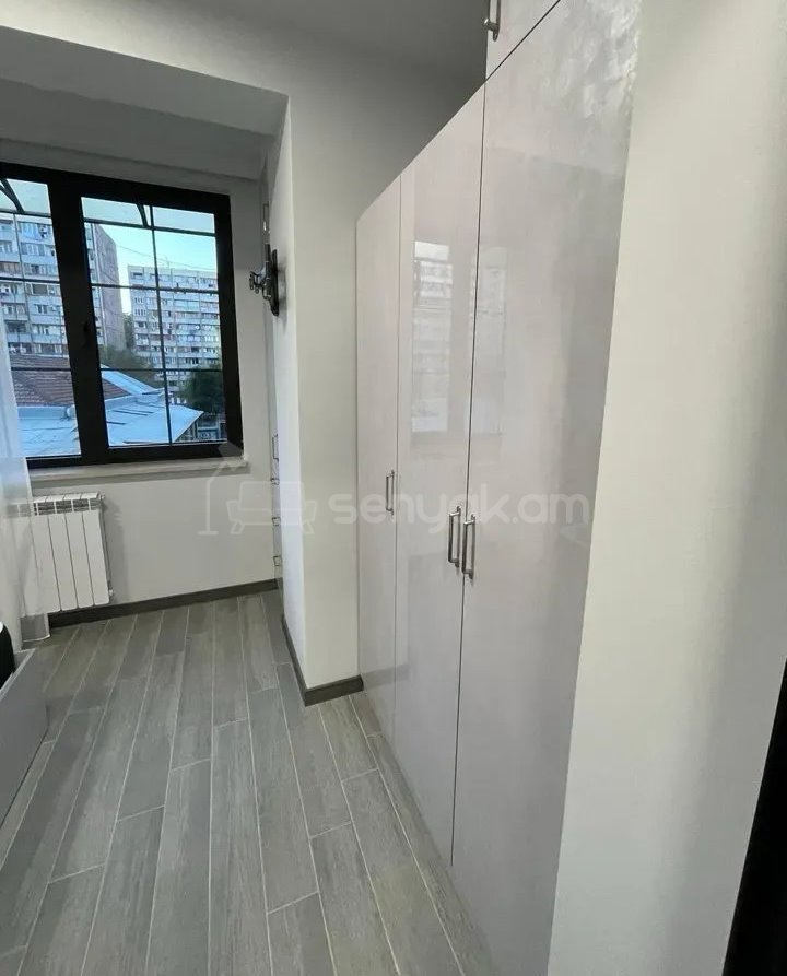 2 Սենյականոց Բնակարան Քարե Շենքում, 60քմ, 5/6 հարկ, Կապիտալ Վերանորոգված