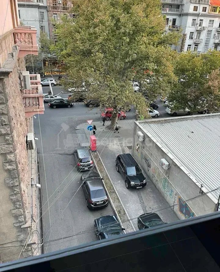 2 Սենյականոց Բնակարան Քարե Շենքում, 60քմ, 5/6 հարկ, Կապիտալ Վերանորոգված