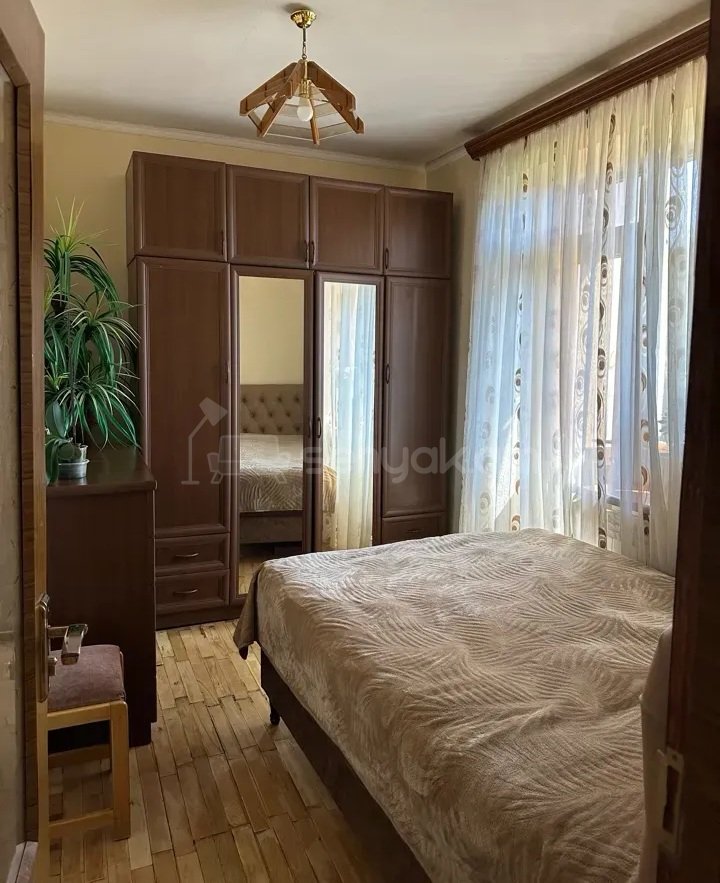 2 Սենյականոց Բնակարան Քարե Շենքում, 90քմ, 4/5 հարկ, Կապիտալ Վերանորոգված