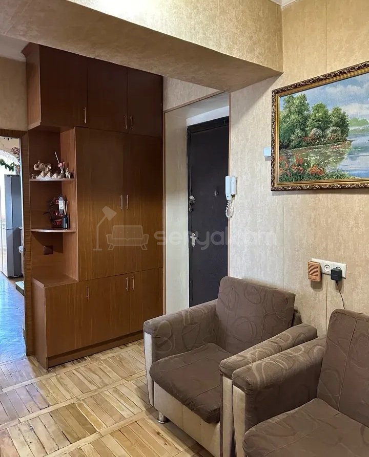 2 Սենյականոց Բնակարան Քարե Շենքում, 90քմ, 4/5 հարկ, Կապիտալ Վերանորոգված