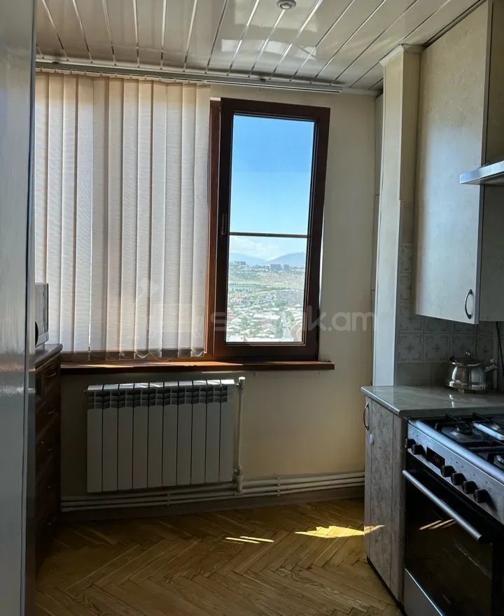 2 Սենյականոց Բնակարան Քարե Շենքում, 90քմ, 4/5 հարկ, Կապիտալ Վերանորոգված