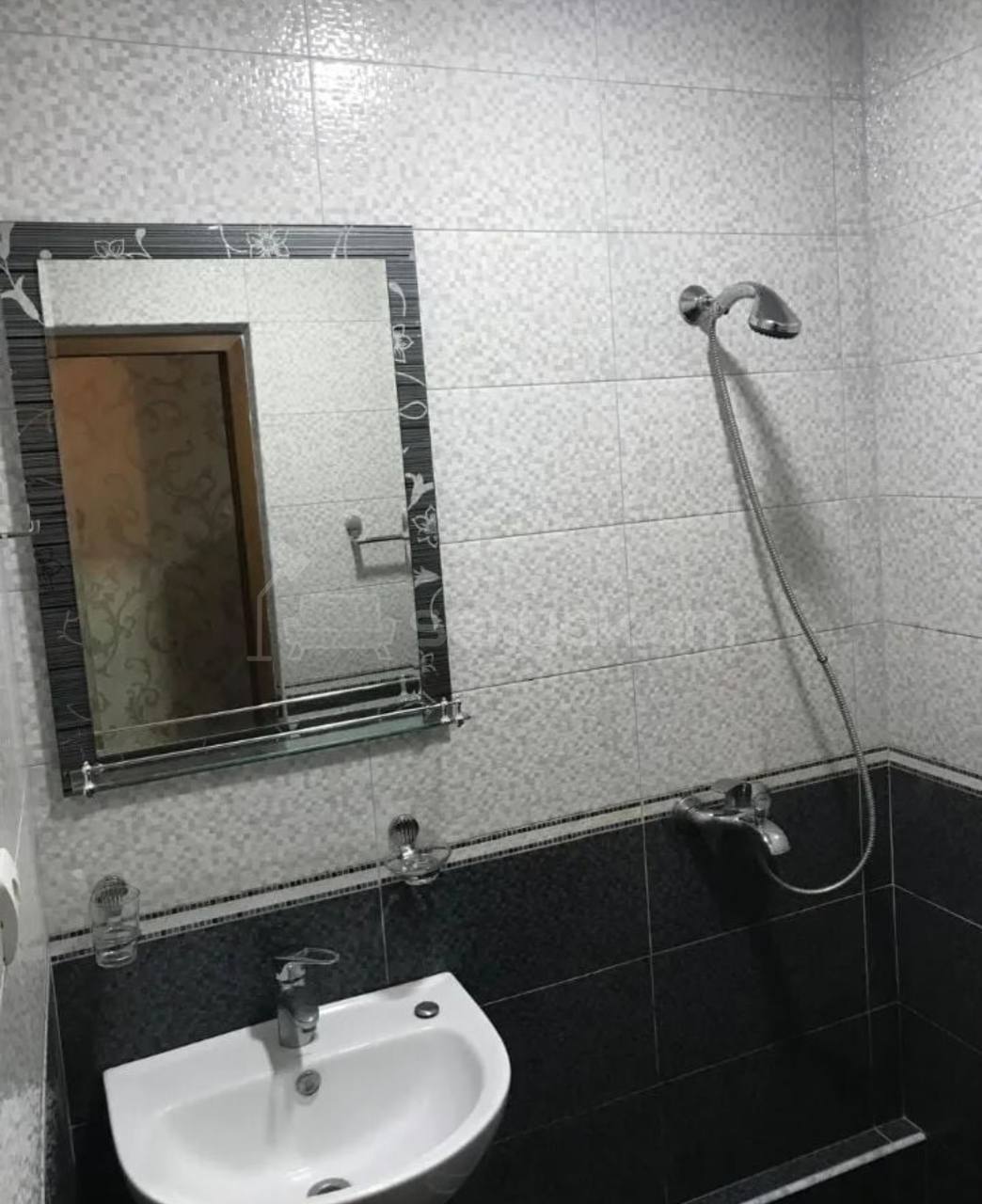 3 Սենյականոց Բնակարան Քարե Շենքում, 65քմ, 2/5 հարկ, Կապիտալ Վերանորոգված, Կահավորված