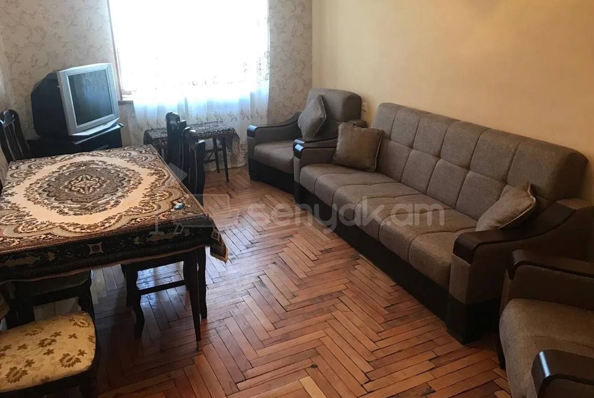 3 Սենյականոց Բնակարան Քարե Շենքում, 65քմ, 2/5 հարկ, Կապիտալ Վերանորոգված, Կահավորված