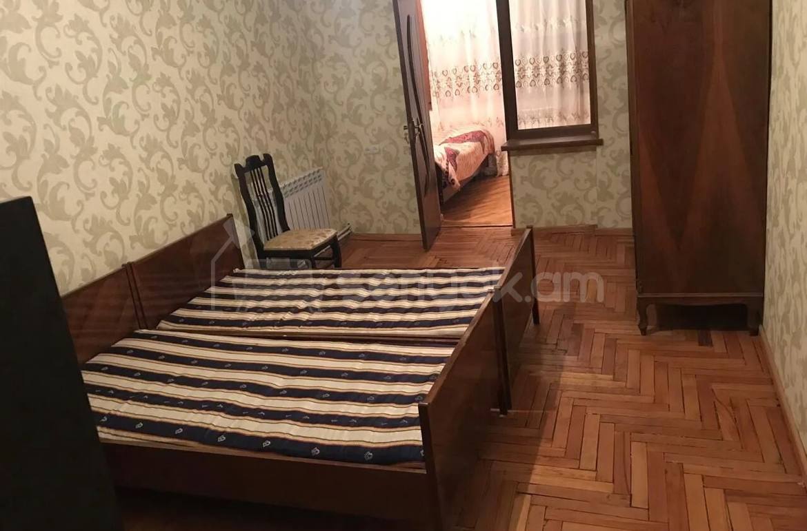 3 Սենյականոց Բնակարան Քարե Շենքում, 65քմ, 2/5 հարկ, Կապիտալ Վերանորոգված, Կահավորված