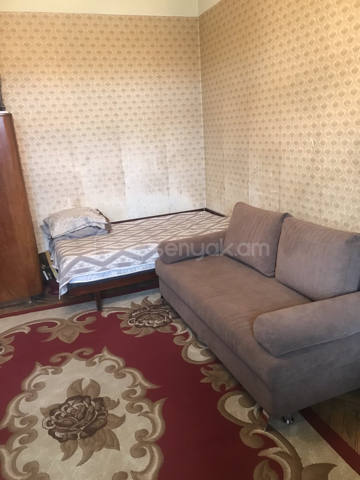 1 Սենյականոց Բնակարան Քարե Շենքում, 40քմ, 4/5 հարկ, Նորմալ Վիճակում, Կահավորված, Արևկող