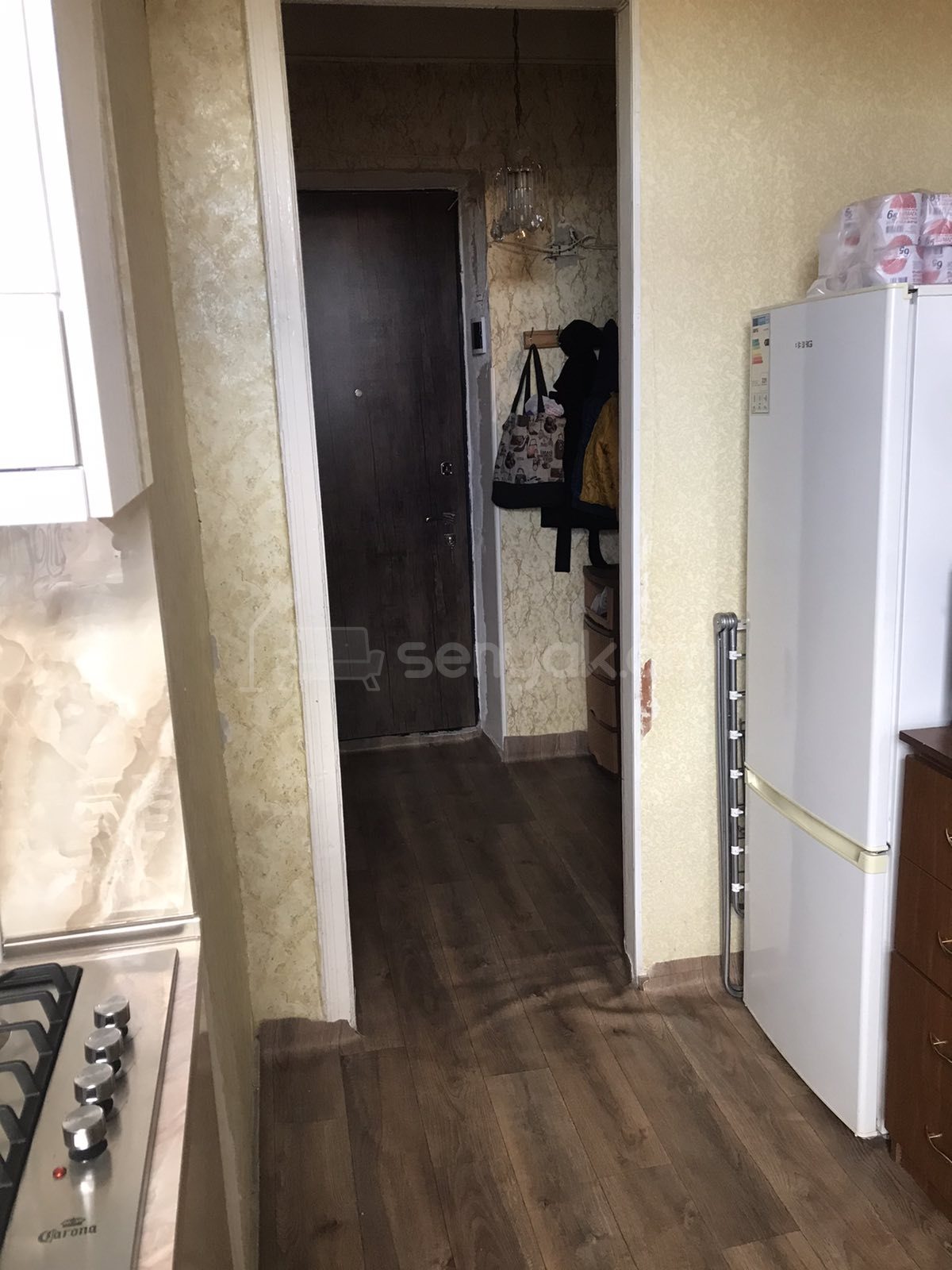 1 Սենյականոց Բնակարան Քարե Շենքում, 40քմ, 4/5 հարկ, Նորմալ Վիճակում, Կահավորված, Արևկող