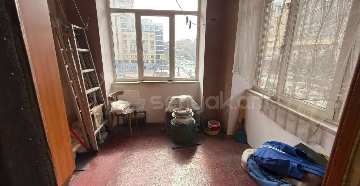 2 Սենյականոց Բնակարան Քարե Շենքում, 54քմ, 3/5 հարկ, Պետական Վիճակում
