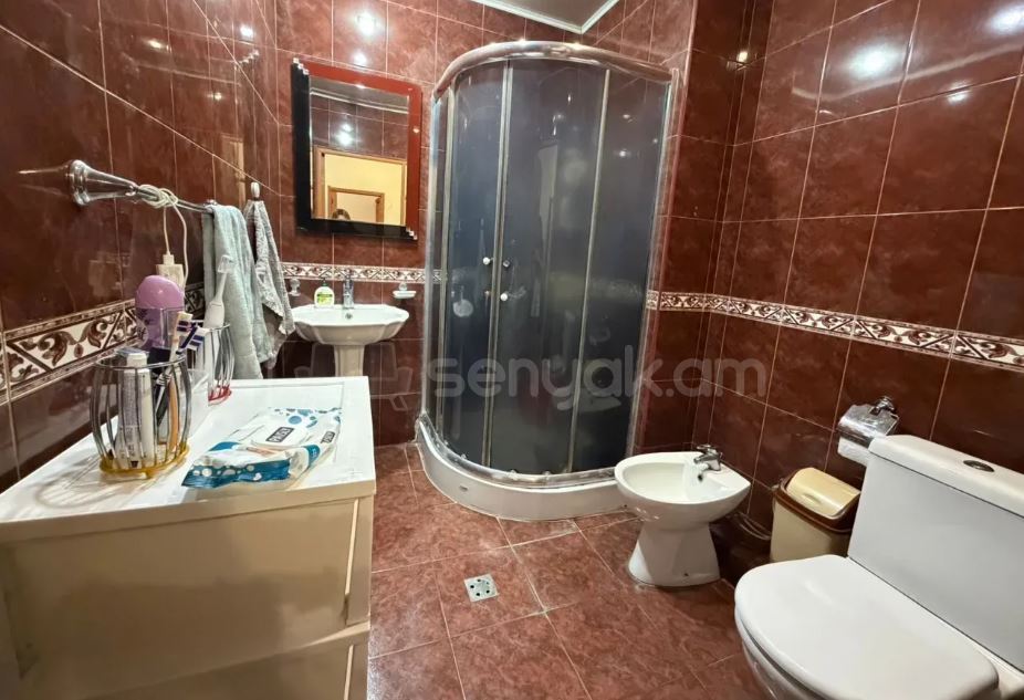 2 Սենյականոց Բնակարան Քարե Շենքում, 50քմ, 3/5 հարկ, Կապիտալ Վերանորոգված, Կահավորված