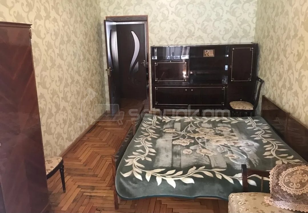 3 Սենյականոց Բնակարան Քարե Շենքում, 65քմ, 2/5 հարկ, Նորմալ Վիճակում, Կահավորված, Արևկող
