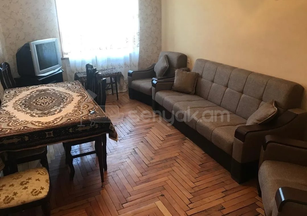 3 Սենյականոց Բնակարան Քարե Շենքում, 65քմ, 2/5 հարկ, Նորմալ Վիճակում, Կահավորված, Արևկող