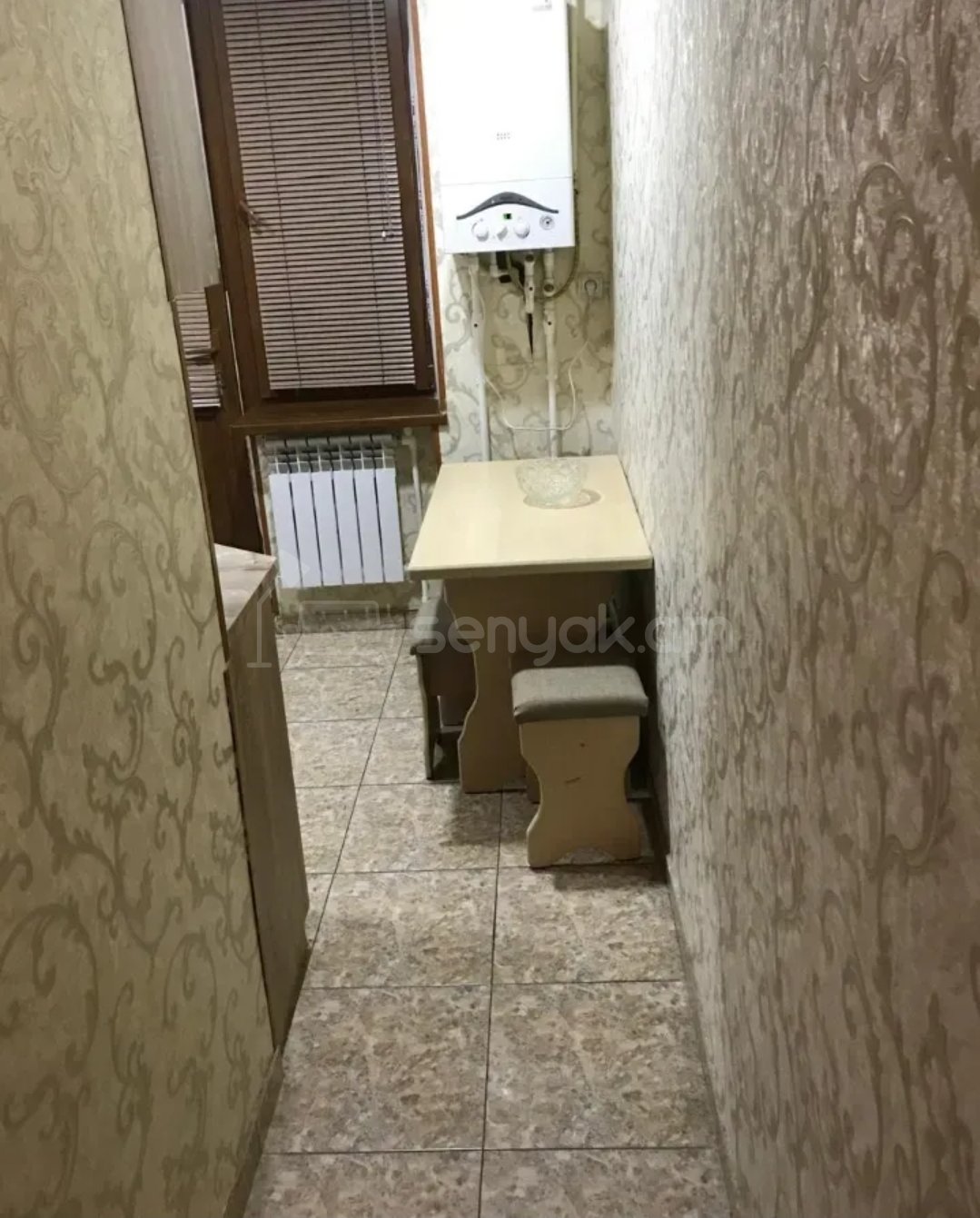 3 Սենյականոց Բնակարան Քարե Շենքում, 65քմ, 2/5 հարկ, Նորմալ Վիճակում, Կահավորված, Արևկող