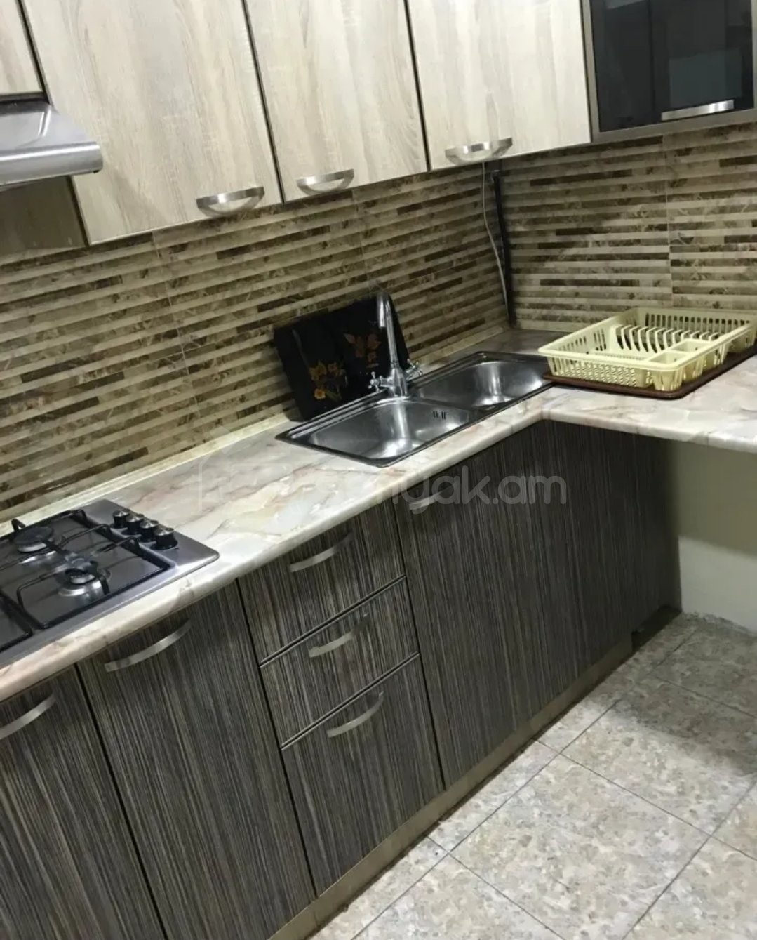 3 Սենյականոց Բնակարան Քարե Շենքում, 65քմ, 2/5 հարկ, Նորմալ Վիճակում, Կահավորված, Արևկող