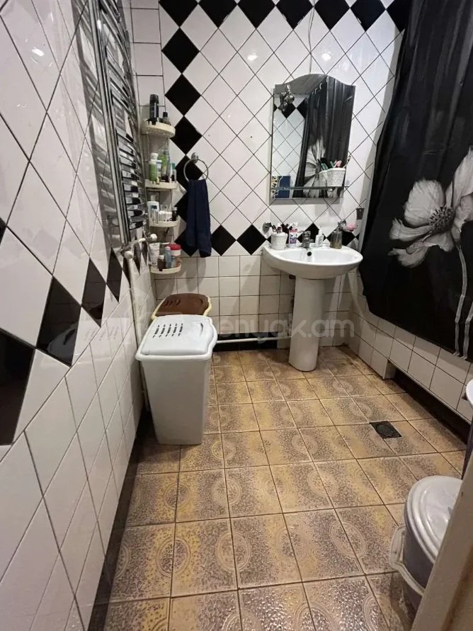 3 Սենյականոց Բնակարան, 90քմ, 2/16 հարկ, Պետական Վիճակում