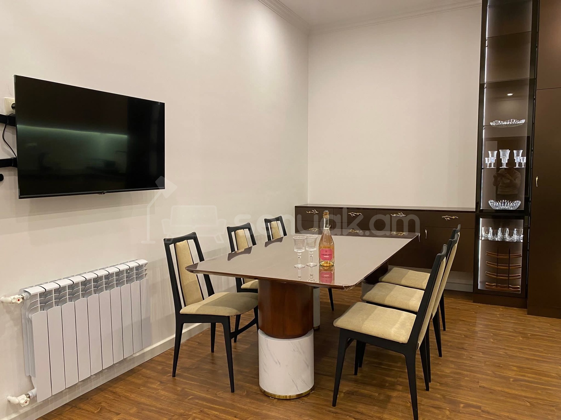 3 Սենյականոց Բնակարան Քարե Շենքում, 82քմ, 2/5 հարկ, Դիզայներական Վերանորոգված