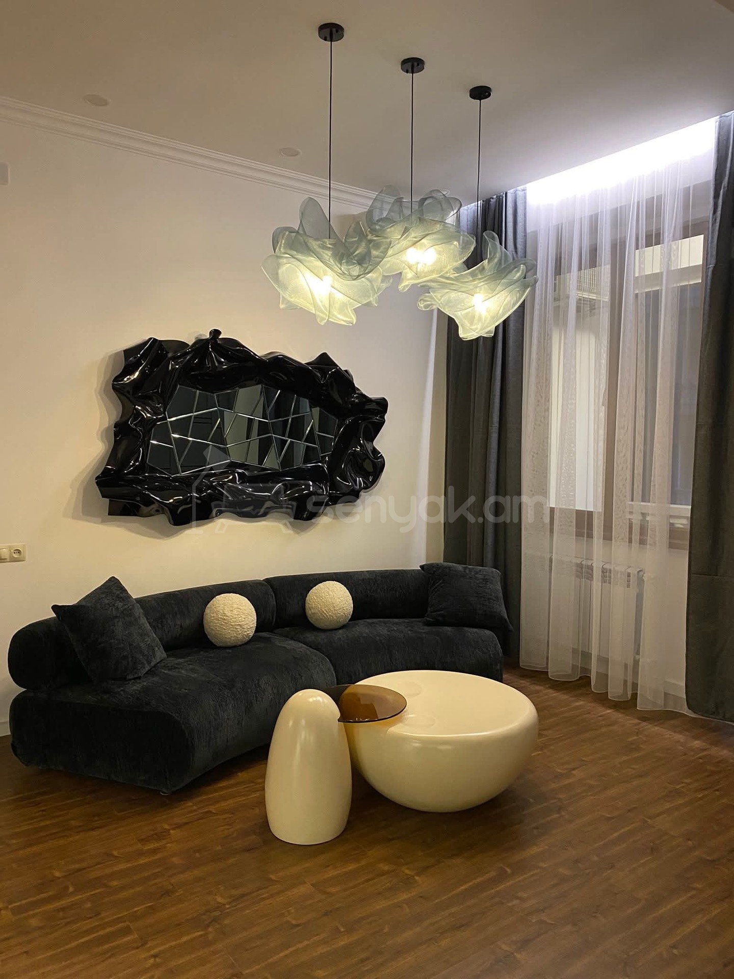 3 Սենյականոց Բնակարան Քարե Շենքում, 82քմ, 2/5 հարկ, Դիզայներական Վերանորոգված