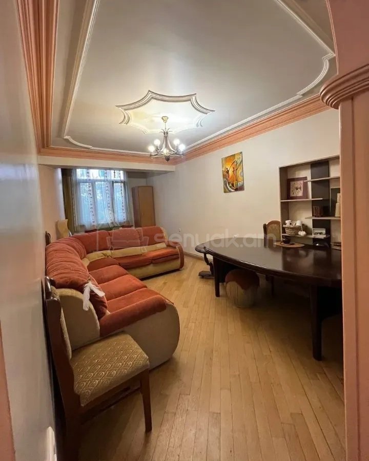 3 Սենյականոց Բնակարան Քարե Շենքում, 76քմ, 3/5 հարկ, Դիզայներական Վերանորոգված, Կահավորված