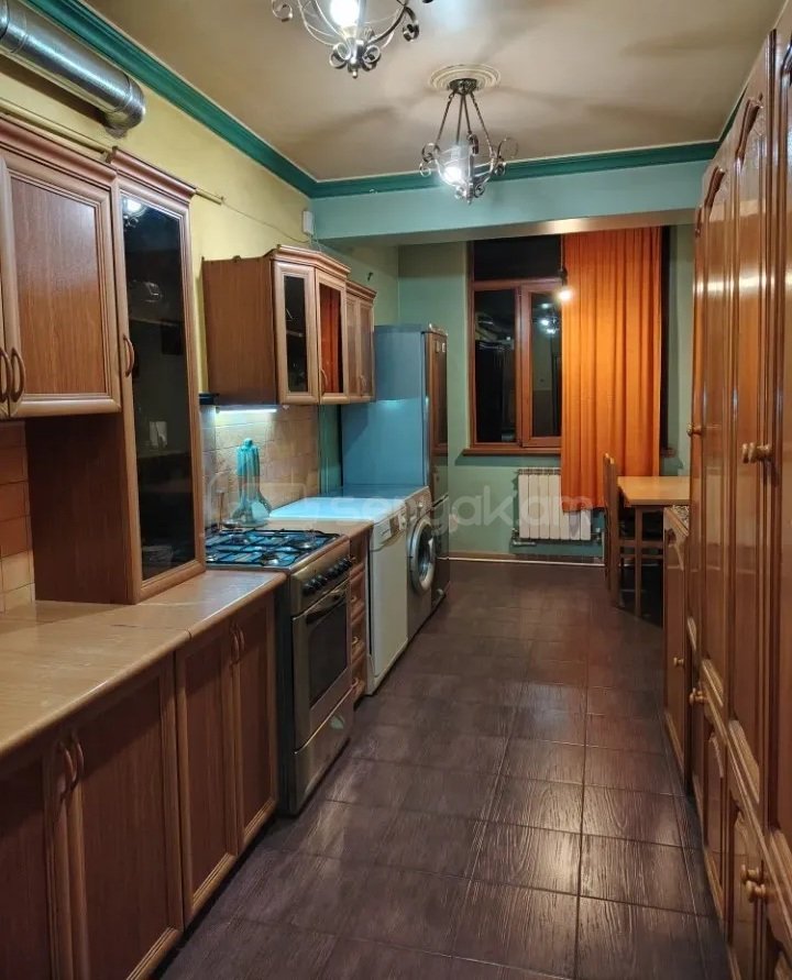 3 Սենյականոց Բնակարան Քարե Շենքում, 76քմ, 3/5 հարկ, Դիզայներական Վերանորոգված, Կահավորված