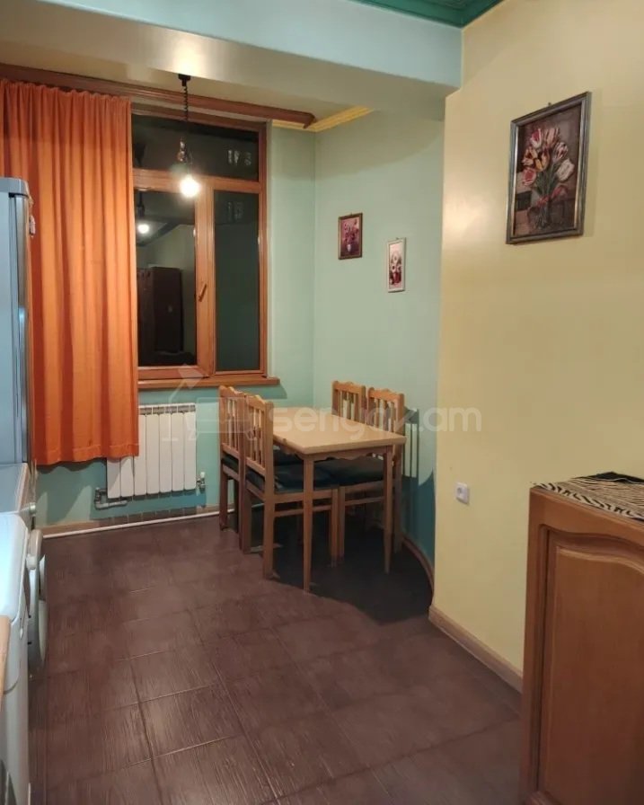 3 Սենյականոց Բնակարան Քարե Շենքում, 76քմ, 3/5 հարկ, Դիզայներական Վերանորոգված, Կահավորված