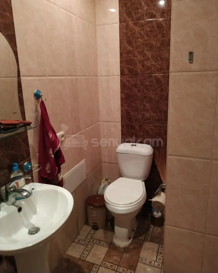 2 Սենյականոց Բնակարան Քարե Շենքում, 52քմ, 5/5 հարկ, Կապիտալ Վերանորոգված, Մասամբ Կահավորված