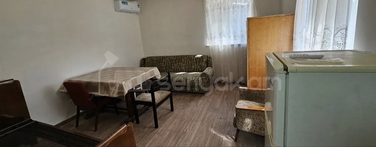 2 Սենյականոց Բնակարան Քարե Շենքում, 45քմ, 1/1 հարկ, Նորմալ Վիճակում, Կահավորված