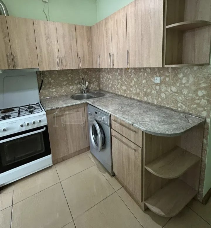 3 Սենյականոց Բնակարան Քարե Շենքում, 68քմ, 3/9 հարկ, Նորմալ Վիճակում, Կահավորված