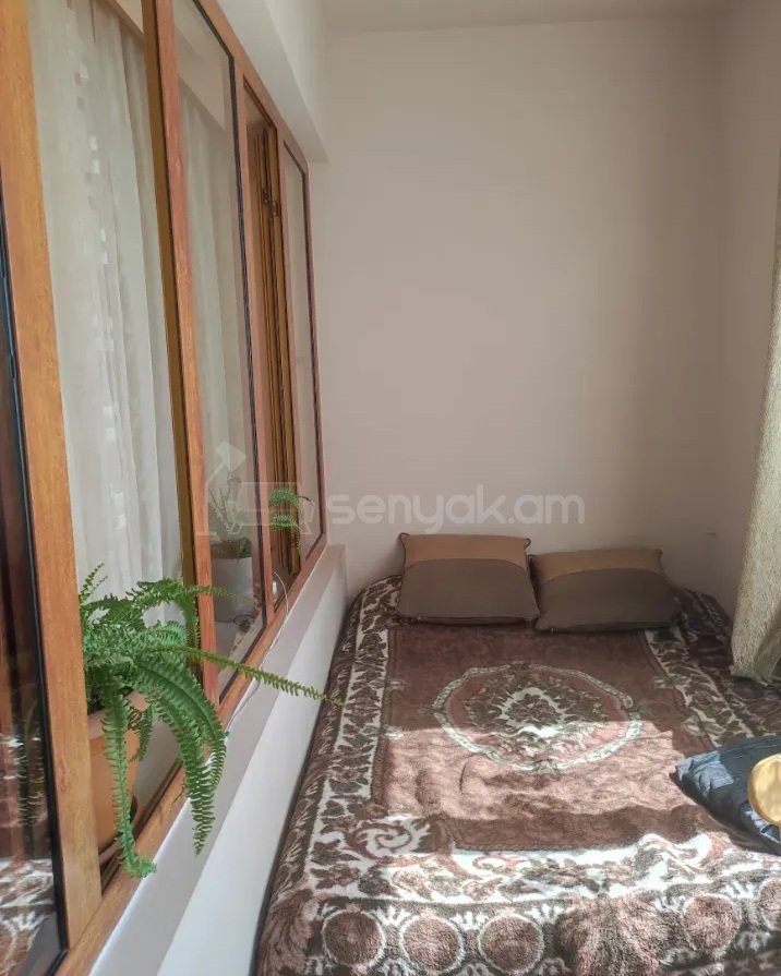 1 Սենյականոց Բնակարան Քարե Շենքում, 48քմ, 3/5 հարկ, Կոսմետիկ Վերանորոգված