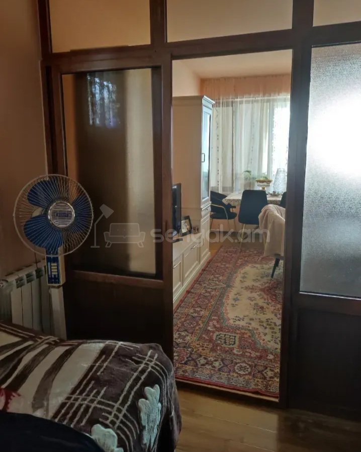 1 Սենյականոց Բնակարան Քարե Շենքում, 48քմ, 3/5 հարկ, Կոսմետիկ Վերանորոգված