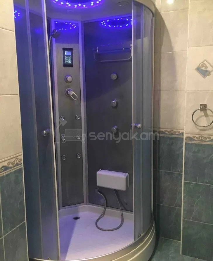 2 Սենյականոց Բնակարան Քարե Շենքում, 48քմ, 5/5 հարկ, Դիզայներական Վերանորոգված