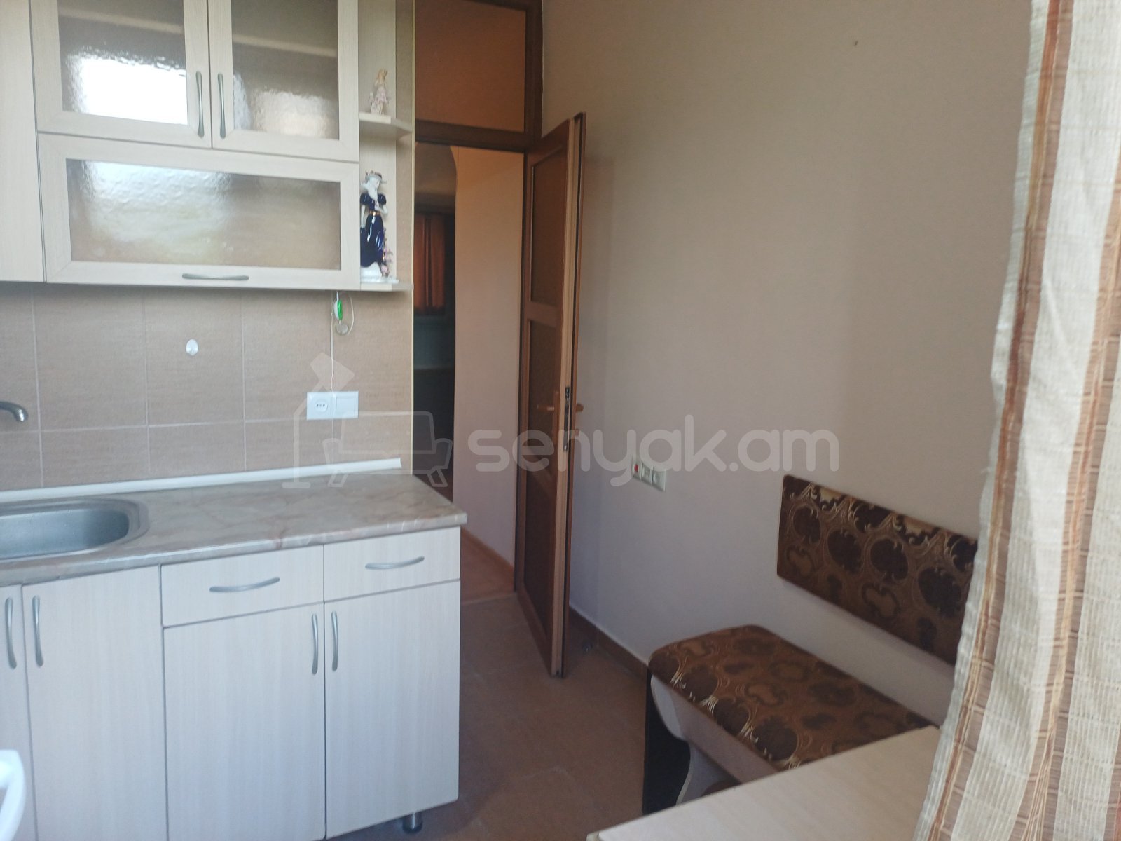 2 Սենյականոց Բնակարան Քարե Շենքում, 59քմ, 2/4 հարկ, Կոսմետիկ Վերանորոգված, Մասամբ Կահավորված, Արևկող
