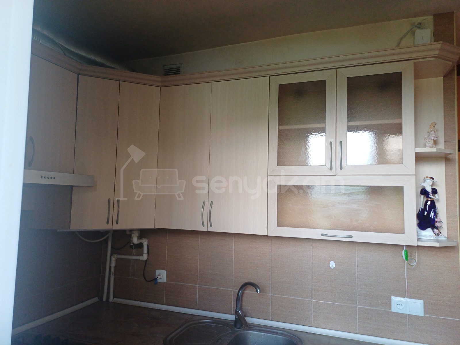2 Սենյականոց Բնակարան Քարե Շենքում, 59քմ, 2/4 հարկ, Կոսմետիկ Վերանորոգված, Մասամբ Կահավորված, Արևկող