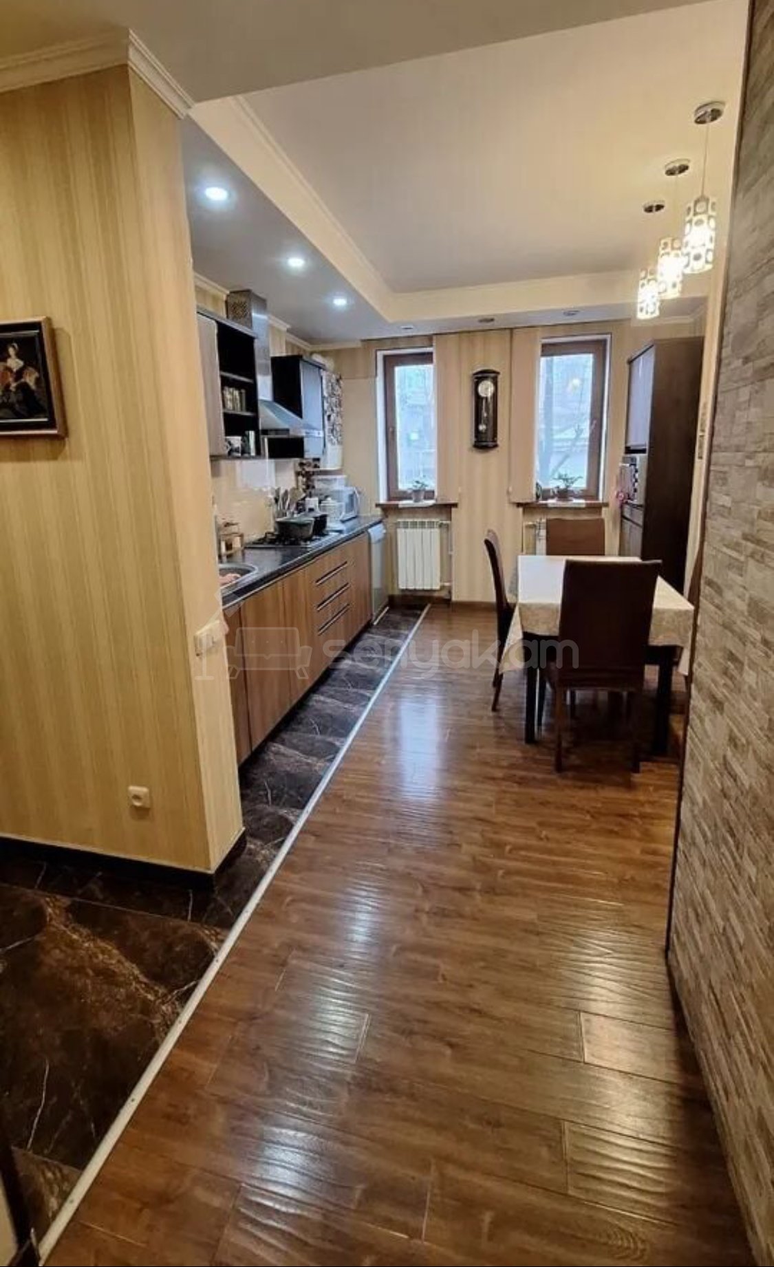 4 Սենյականոց Բնակարան Քարե Շենքում, 96քմ, 2/5 հարկ, Դիզայներական Վերանորոգված