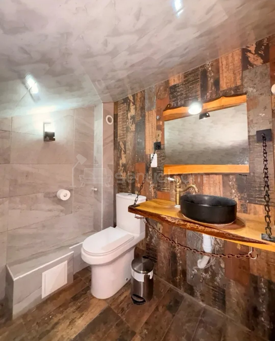 5 Սենյականոց Բնակարան Քարե Շենքում, 142քմ, 5/5 հարկ, Դիզայներական Վերանորոգված