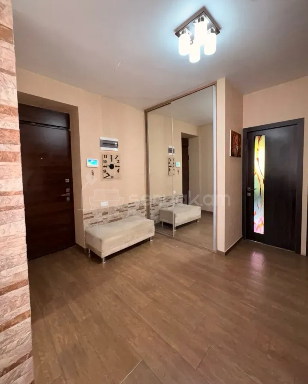 5 Սենյականոց Բնակարան Քարե Շենքում, 142քմ, 5/5 հարկ, Դիզայներական Վերանորոգված