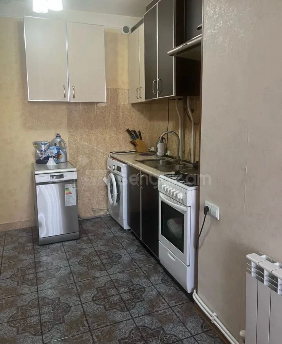 3 Սենյականոց Բնակարան Քարե Շենքում, 108քմ, 5/5 հարկ, Կապիտալ Վերանորոգված