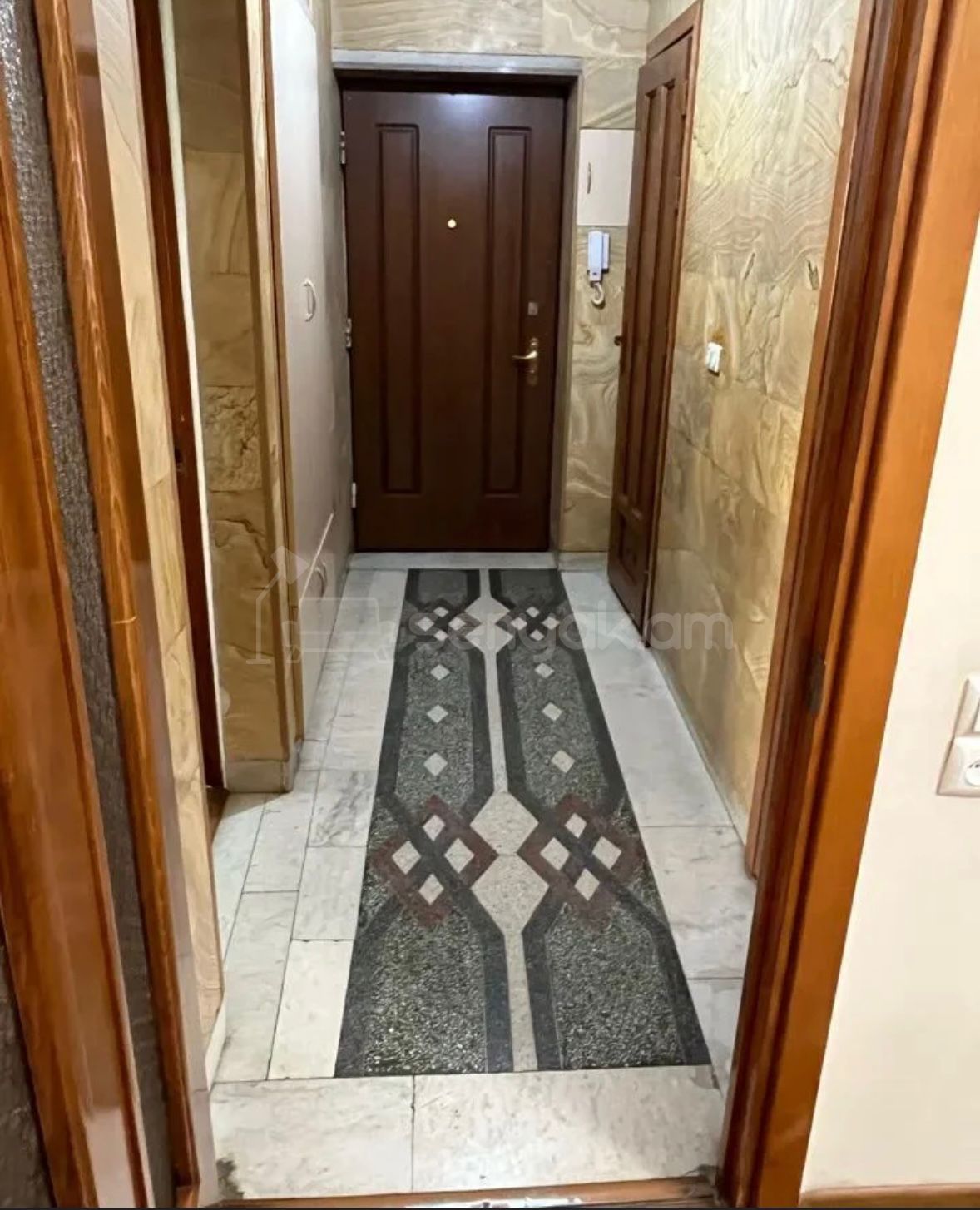 3 Սենյականոց Բնակարան Քարե Շենքում, 108քմ, 5/5 հարկ, Կապիտալ Վերանորոգված