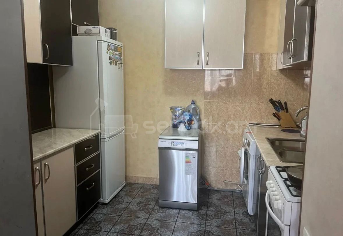 3 Սենյականոց Բնակարան Քարե Շենքում, 108քմ, 5/5 հարկ, Կապիտալ Վերանորոգված