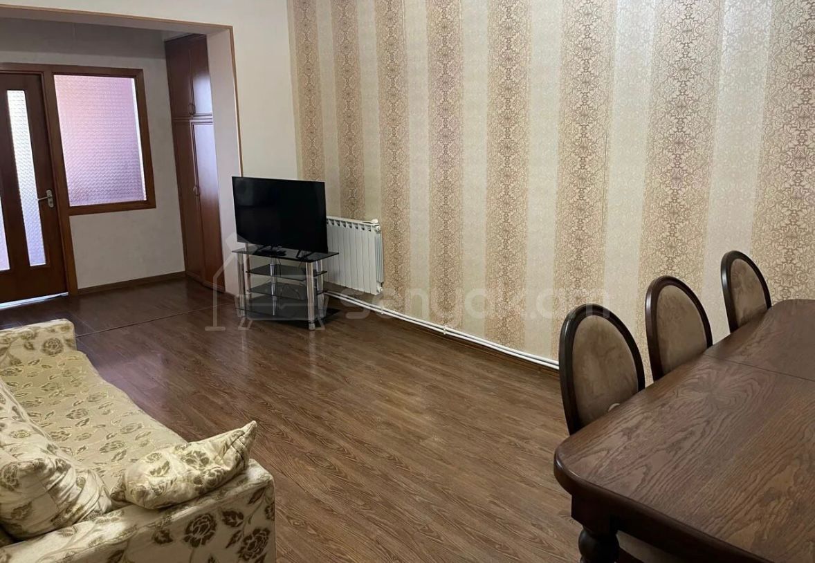 3 Սենյականոց Բնակարան Քարե Շենքում, 108քմ, 5/5 հարկ, Կապիտալ Վերանորոգված
