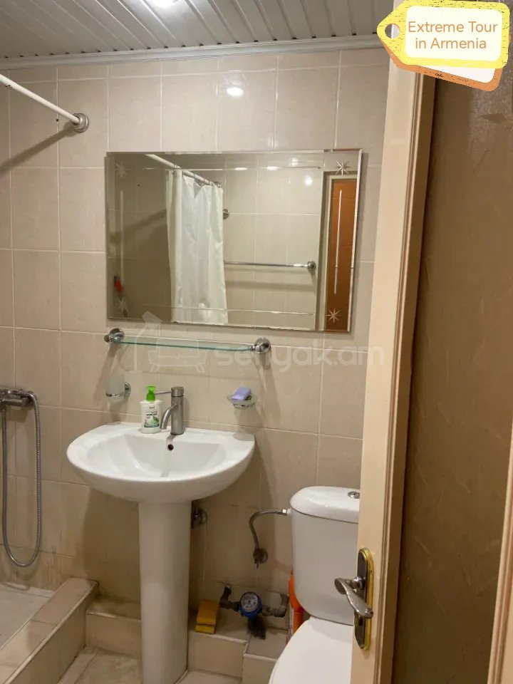 2 Սենյականոց Բնակարան Քարե Շենքում, 54քմ, 2/5 հարկ, Նորմալ Վիճակում, Կահավորված