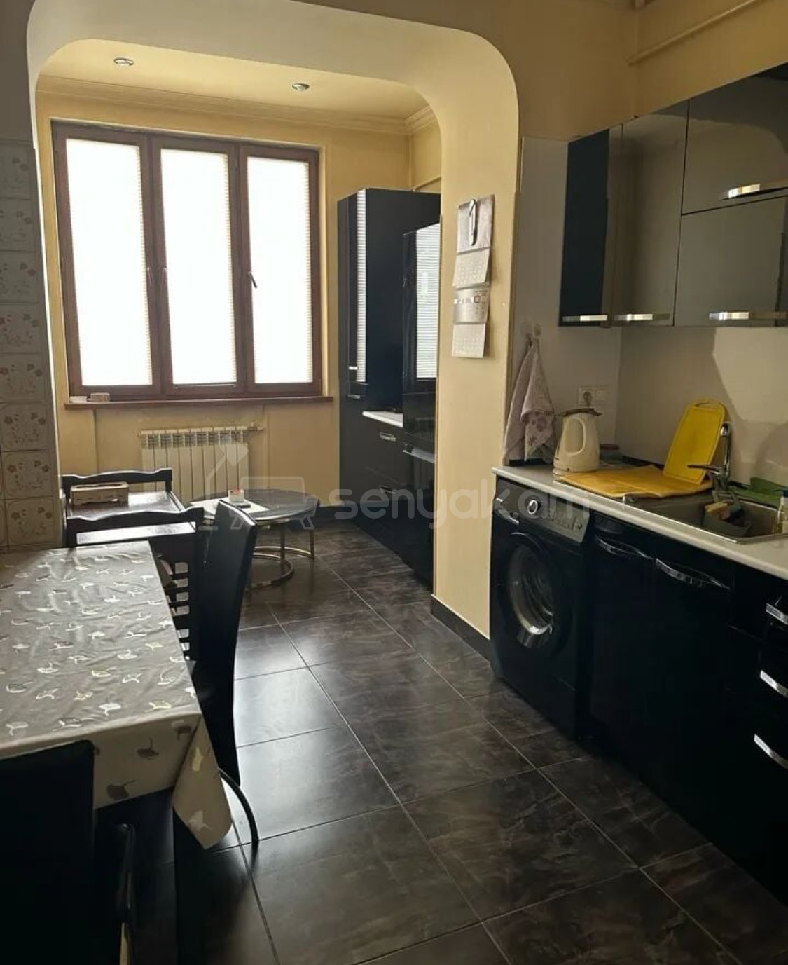 1 Սենյականոց Բնակարան Քարե Շենքում, 60քմ, 2/5 հարկ, Կապիտալ Վերանորոգված, Կահավորված