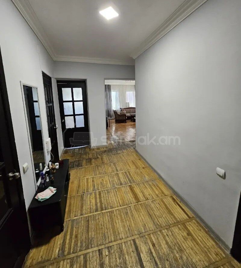 3 Սենյականոց Բնակարան, 98քմ, 9/13 հարկ, Նորմալ Վիճակում